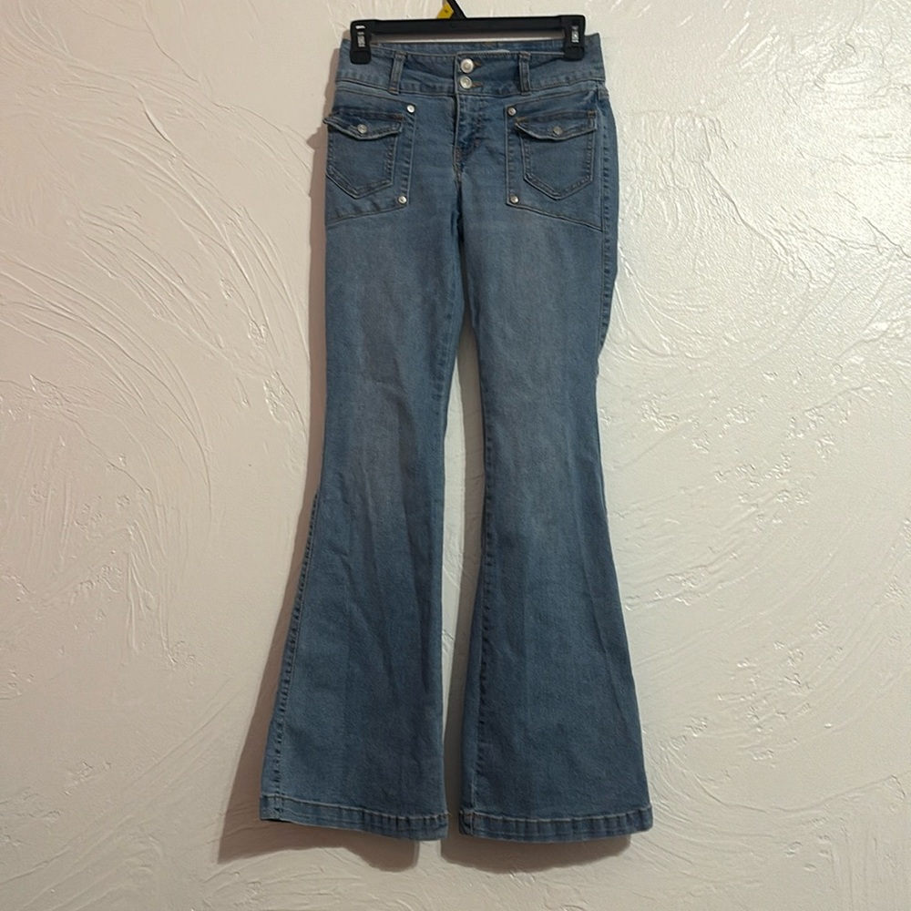 Junior girls flare leg jeans. Regeneration by pink brand.size 5/27.